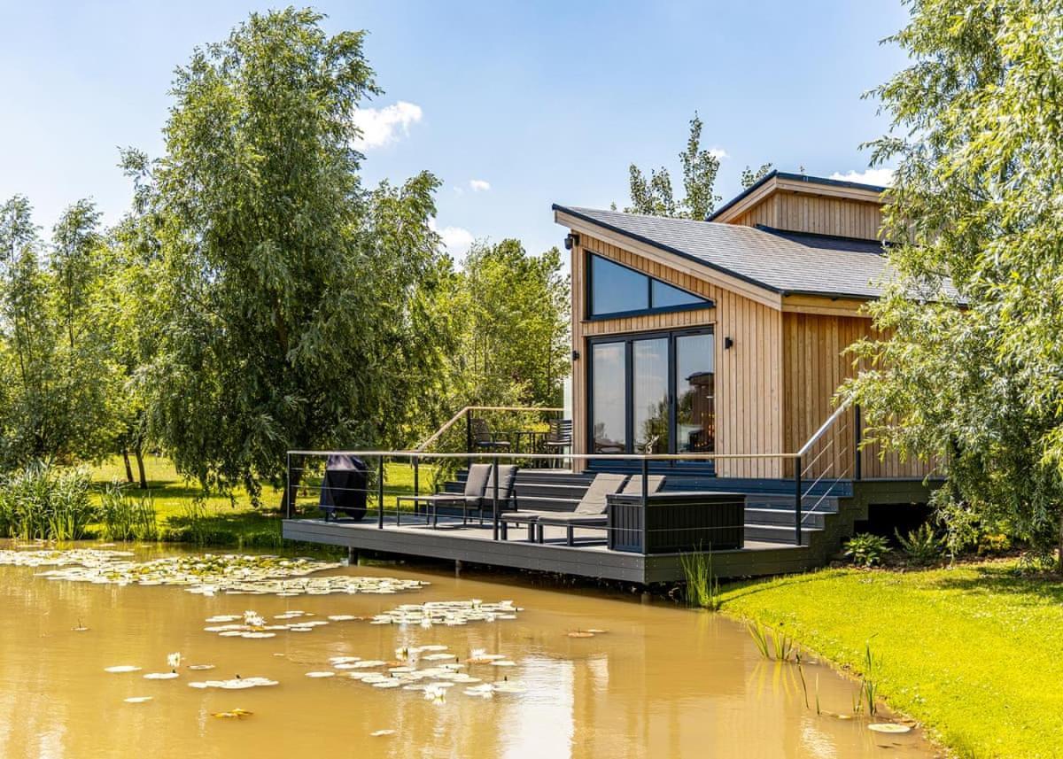 Woad Mill Lakeside Lodges Boston Exterior foto