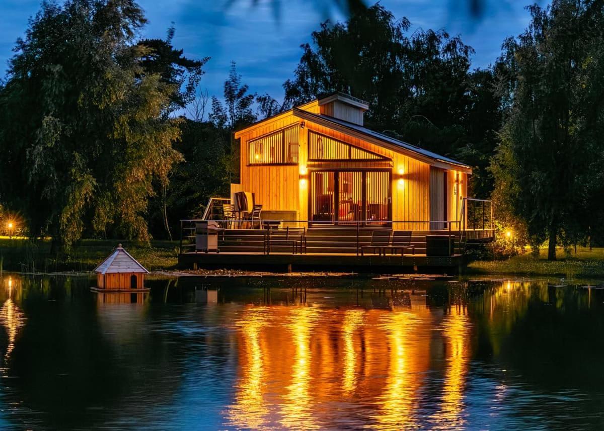 Woad Mill Lakeside Lodges Boston Exterior foto